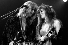 Sisters of the Moon: Christine McVie and Stevie Nicks' Unbreakable ...