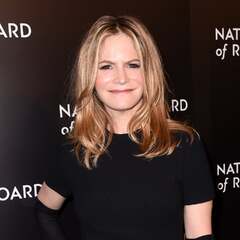 Jennifer Jason Leigh