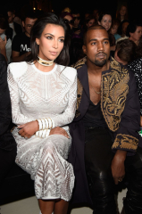 Kim%20Kardashian%20cries%20as%20Kanye%20West%20retrieves%20rest%20of%20sex%20tape%20%7C%20CNN