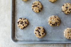 3-Ingredient Banana Oatmeal Cookies (with chocolate chips!)