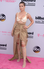 Halsey (2017 Billboard Music Awards)