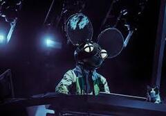 deadmau5 and Kiesza unveil live music video for 'Bridged By A ...