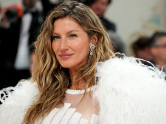 Gisele Bundchen wows fans in tiny black bikini as she hits the ...