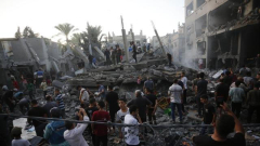 Israel-Hamas%20war:%20More%20airstrikes%20on%20Gaza%20as%20aid%20remains%20stuck%20in%20...