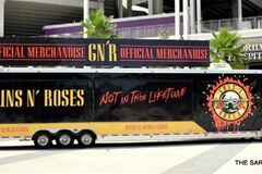 New-Ray Toys Guns N Roses (Erik Jones 2023 Guns N' Roses 1:64 Standard Nascar Diecast Hauler)