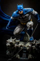 Sideshow DC Comics Batman The Dark Knight Returns Premium Format Figure Statue (DC The Dark Knight Returns Jim Lee Batman Exclusive Collectible Statue)