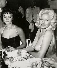 Jayne Mansfield–Sophia Loren photo (Jayne Mansfield)