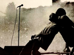 Pearl Jam Leaning Live Leaning (Pearl Jam - Giant Music (Live On Stage) (Size: 40'' x 55''))