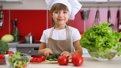 Cooking Safety Tips for Kids: When Can Kids Learn to Use a Knife ...