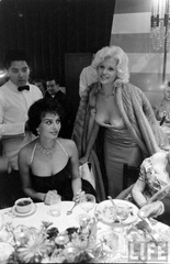 Jayne Mansfield–Sophia Loren photo (Jayne Mansfield)