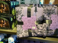 PHOTOS: New "The Haunted Mansion" Woven Throw Blanket ...