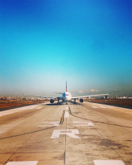 Dubai International Airport (runway airport hd)